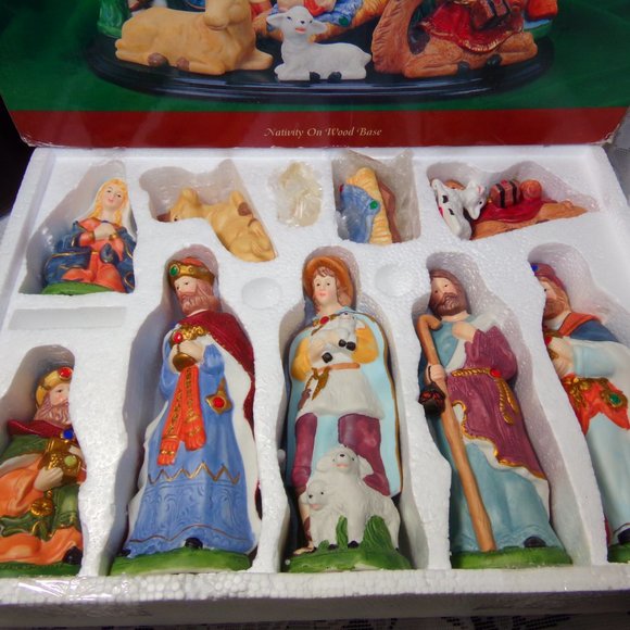 11pc nativity set Porcelain figurines on wood base by International Bazaar EUC - Picture 13 of 14